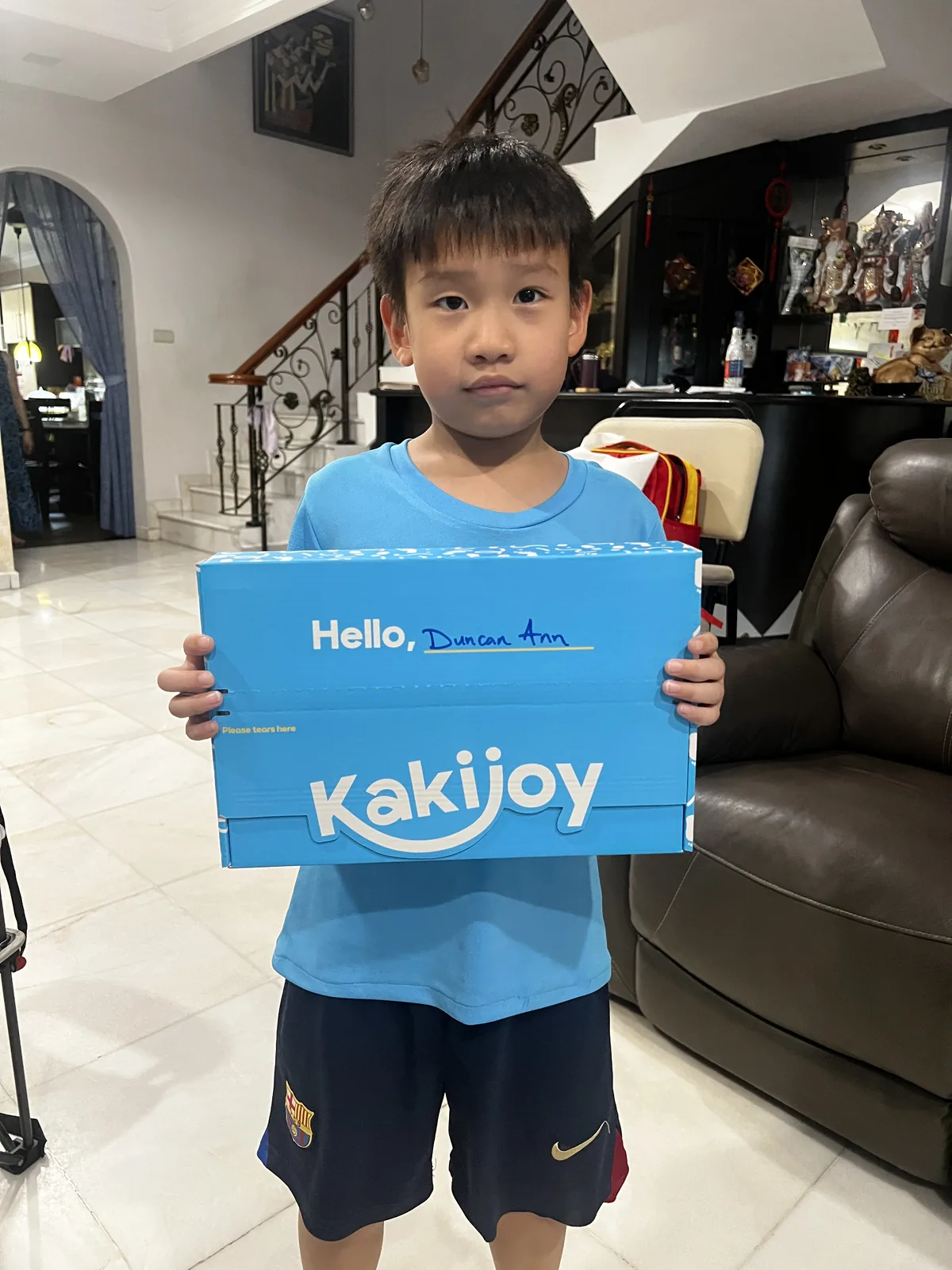 KakiJoy customer with their custom insoles
