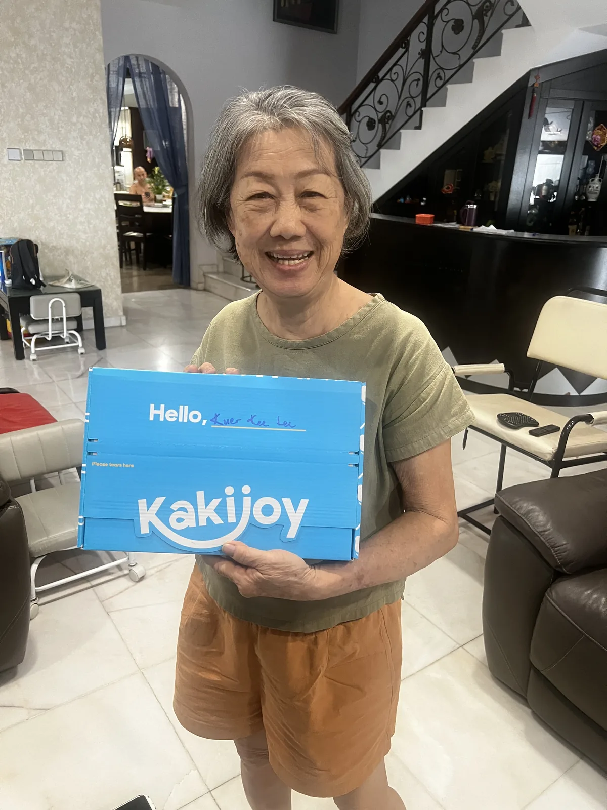 KakiJoy customer with new insoles