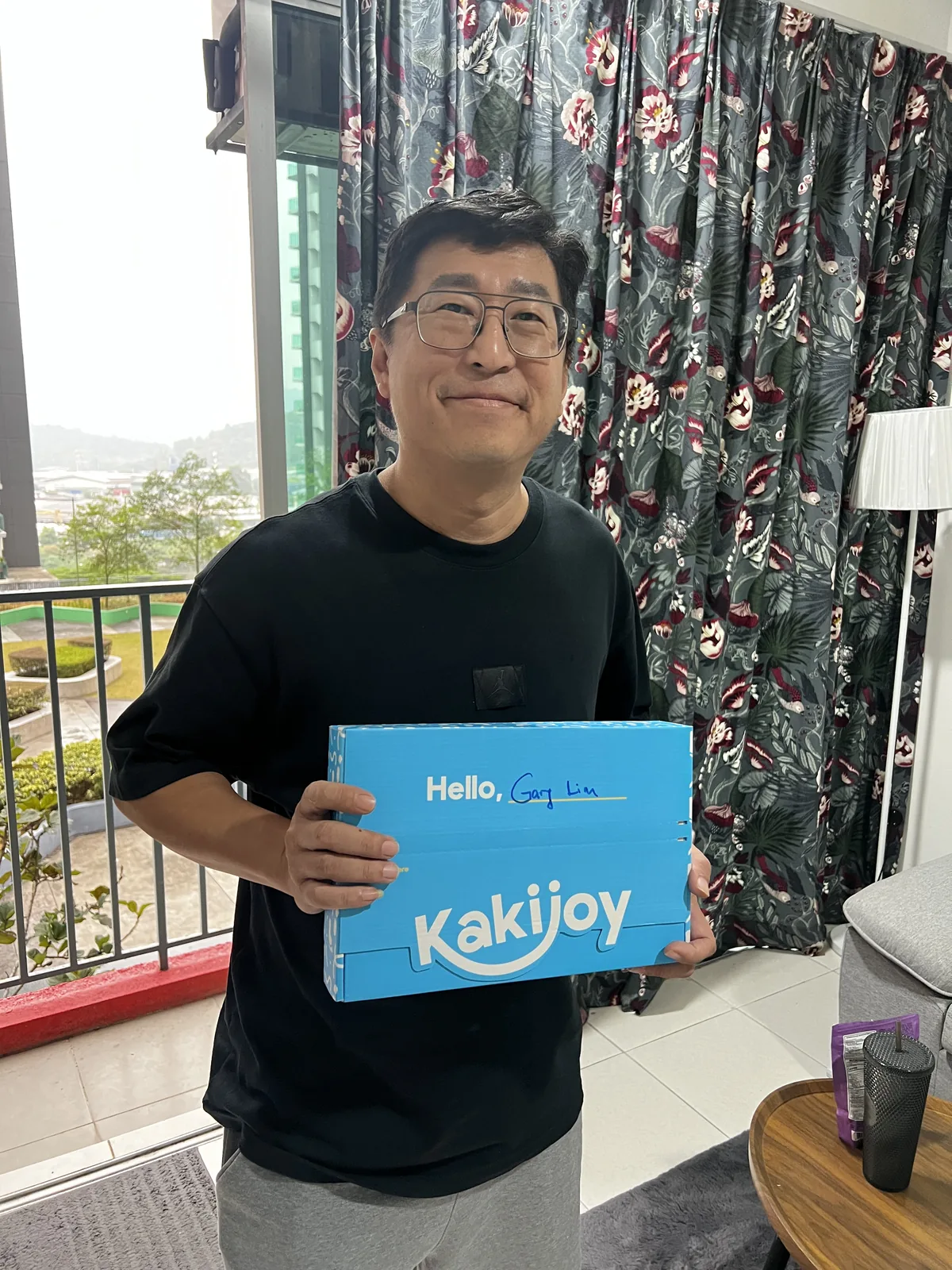KakiJoy customer with practitioner