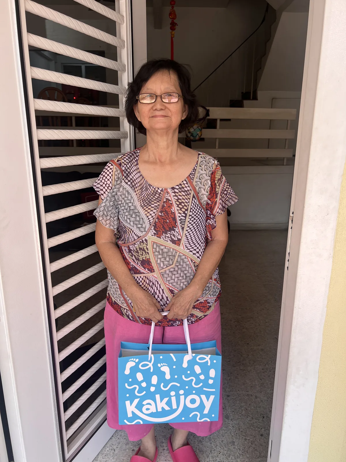 KakiJoy customer in store