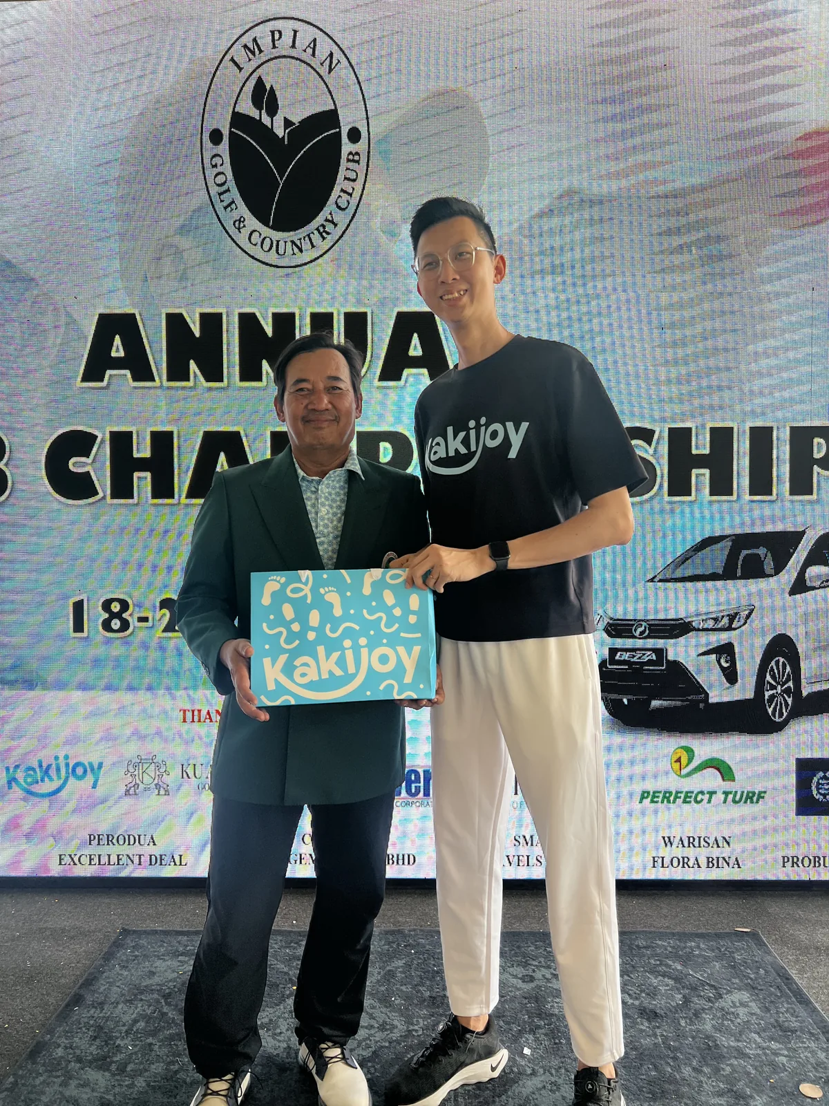 KakiJoy customer with insole