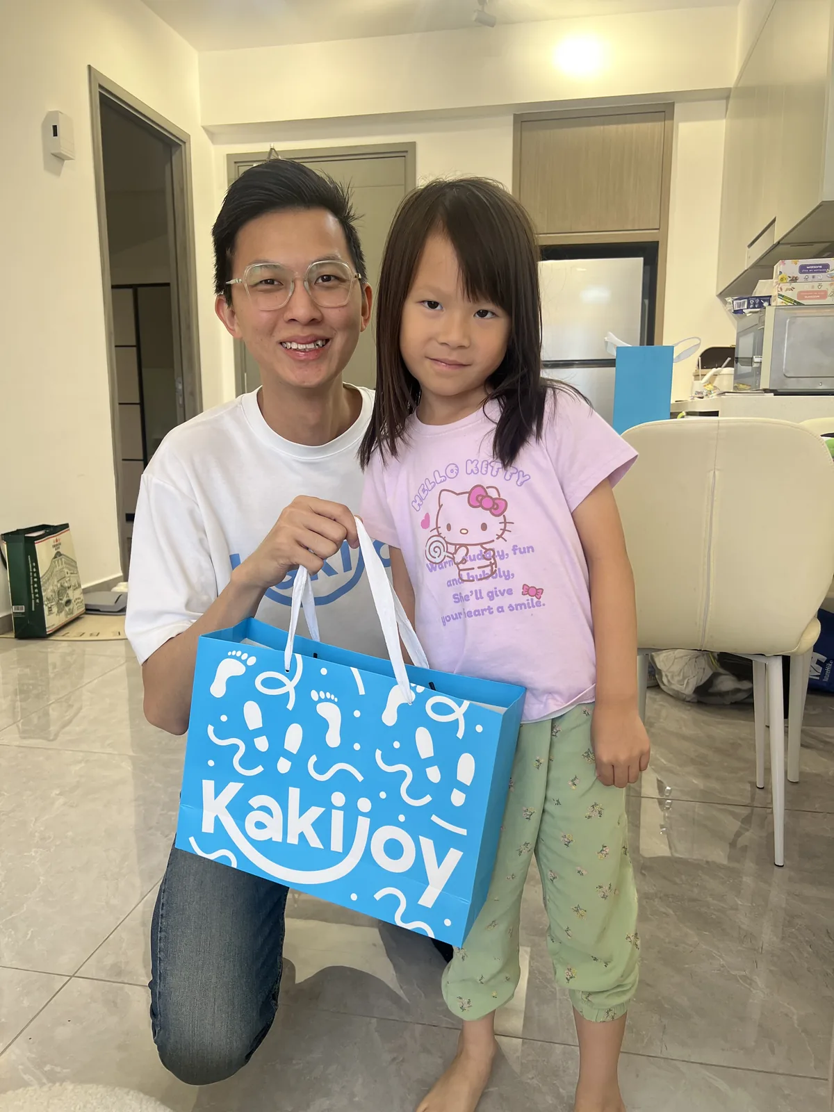 A KakiJoy customer family with practitioner