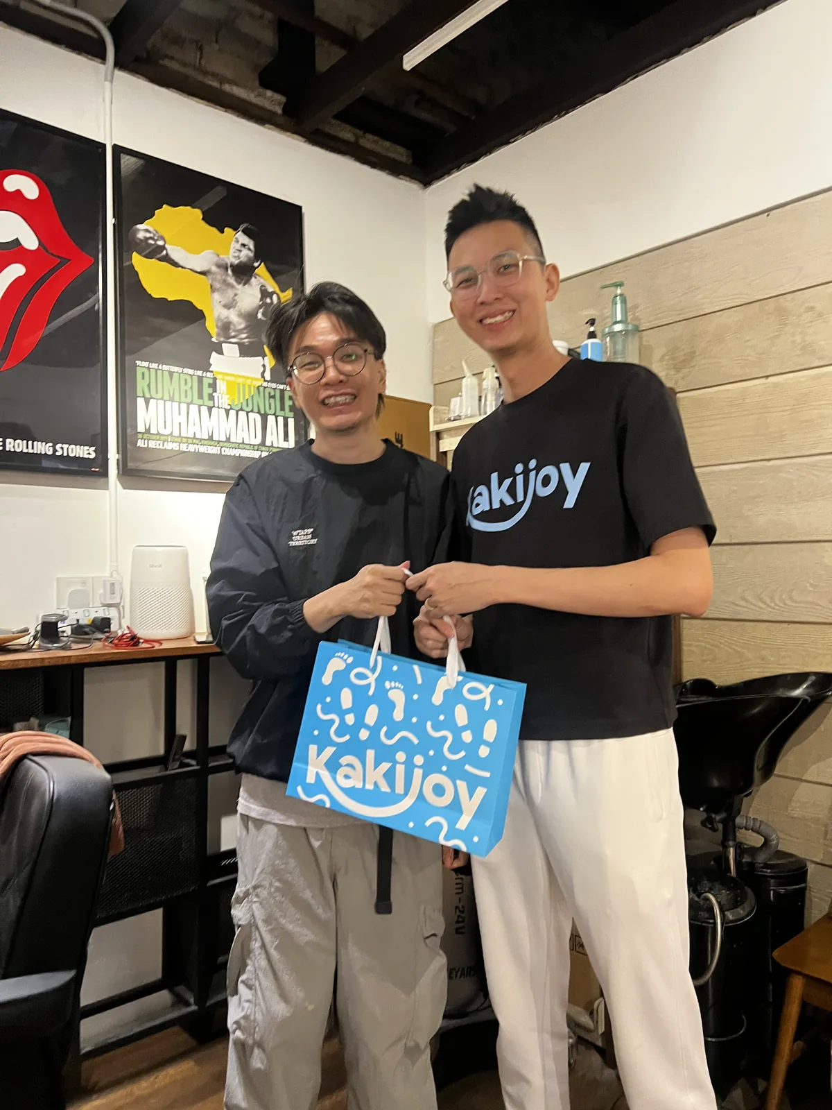 A KakiJoy customer