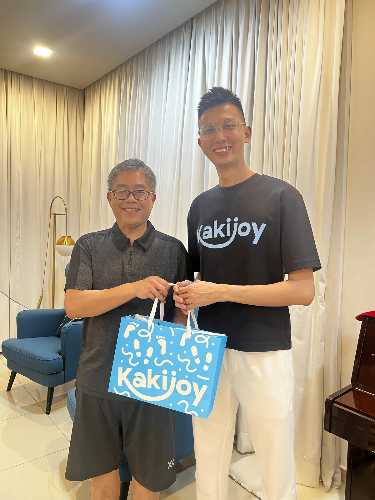 A KakiJoy customer with custom insoles