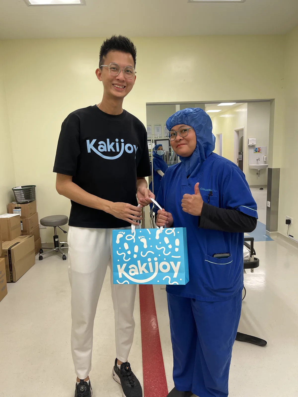 Orthopedic doctor with custom insole sample